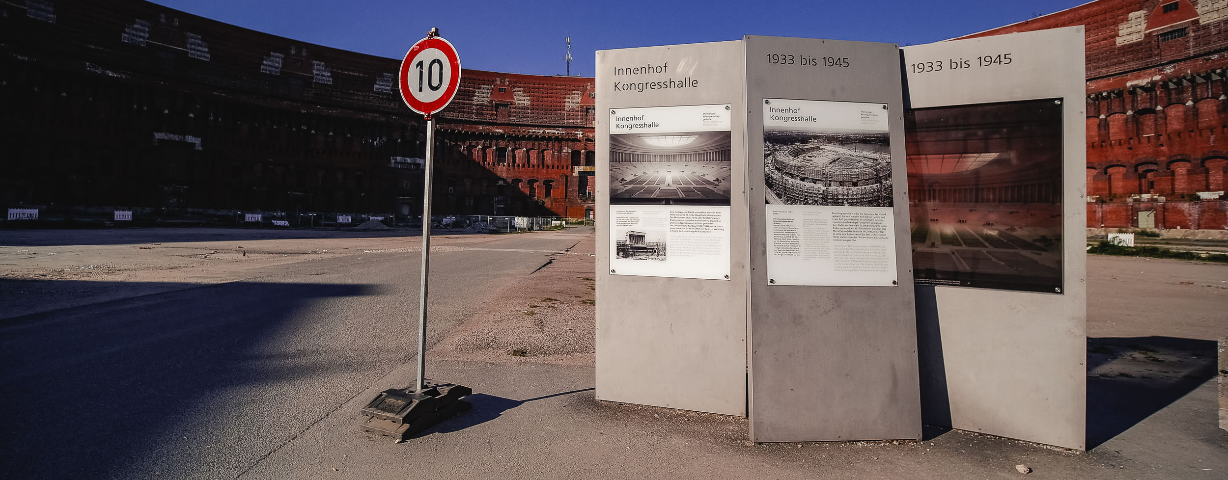 kongresshalle_stelen